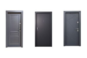 fotografie cu 2 usi de apartament gri antracit cu diferite finisaje de panouri