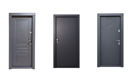 fotografie cu 2 usi de apartament gri antracit cu diferite finisaje de panouri